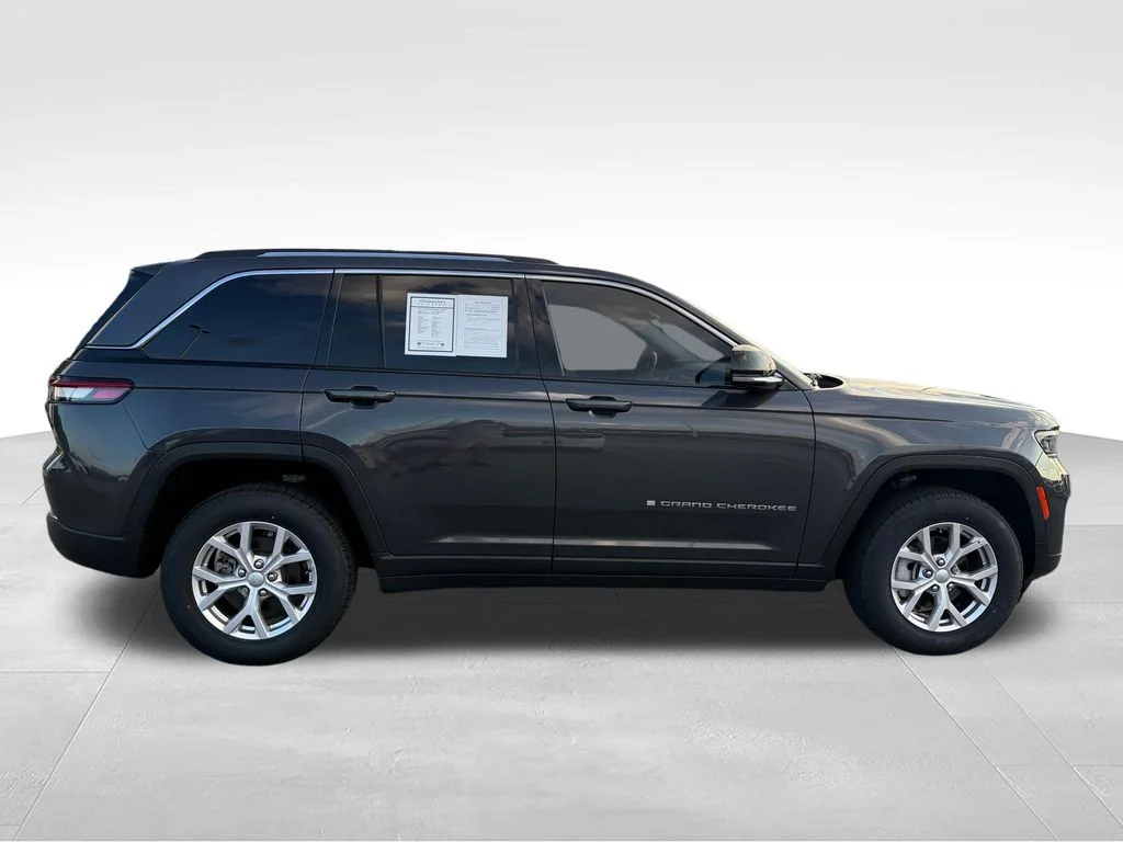 Used 2022 Gray Jeep Limited image 29
