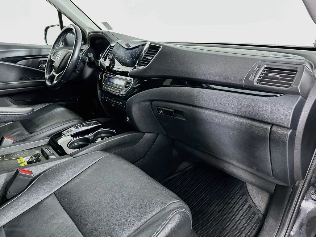 Used 2021 Crystal Black Pearl Honda Touring image 32