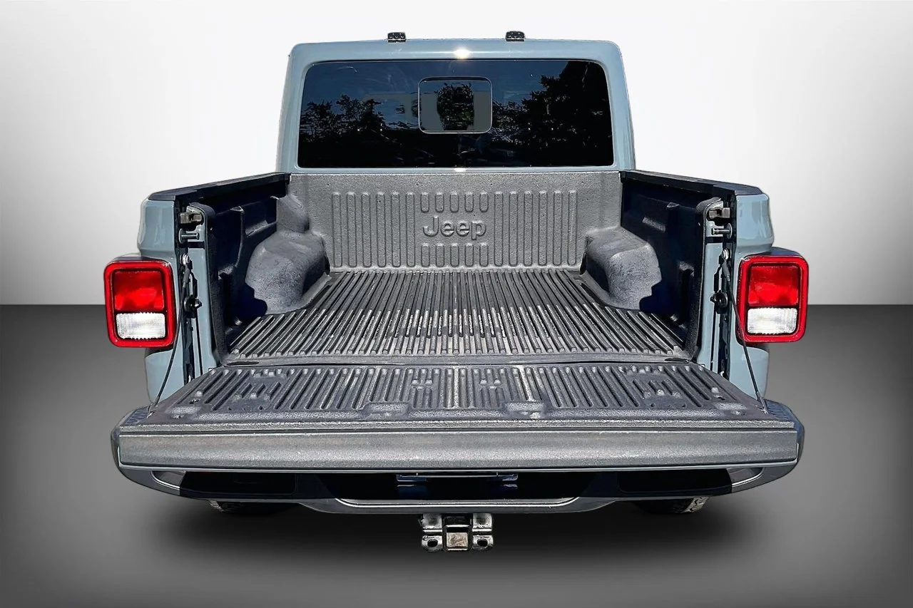 Used 2024 Gray Jeep Sport S image 25