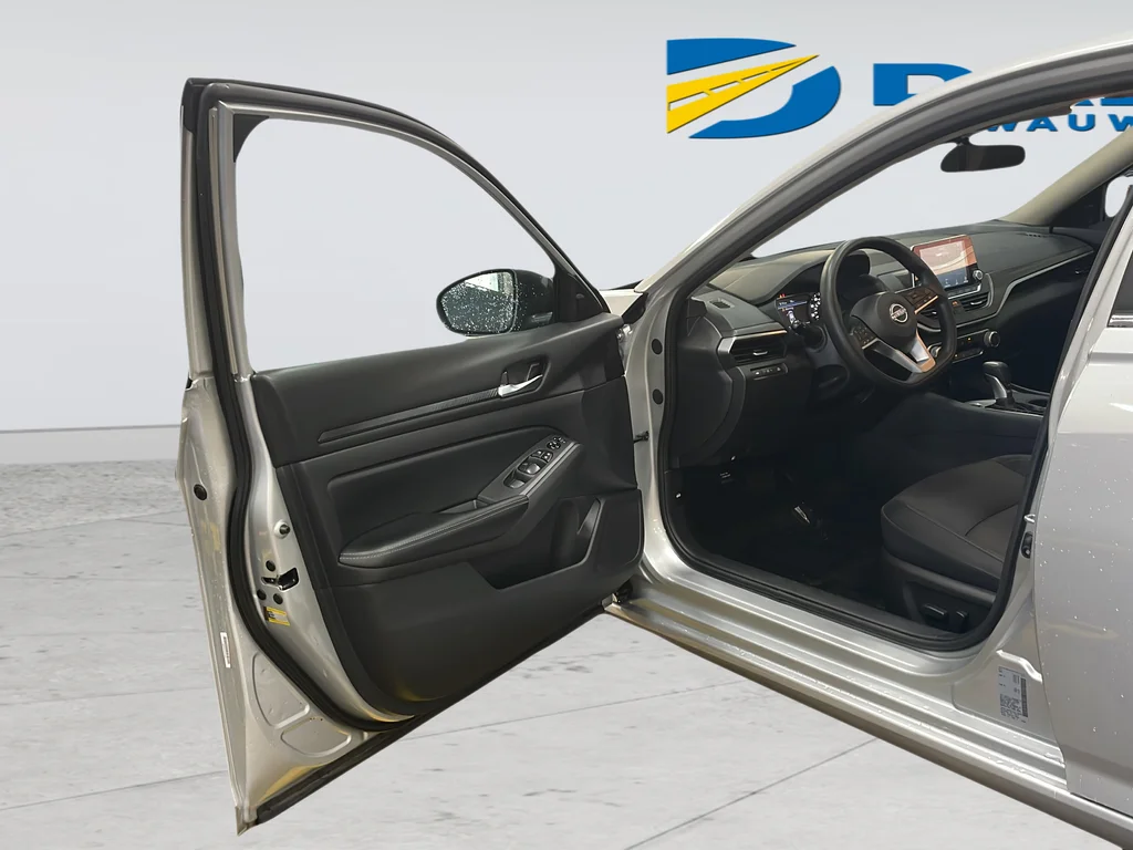 Used 2025 Silver Nissan 2.5 SV image 33