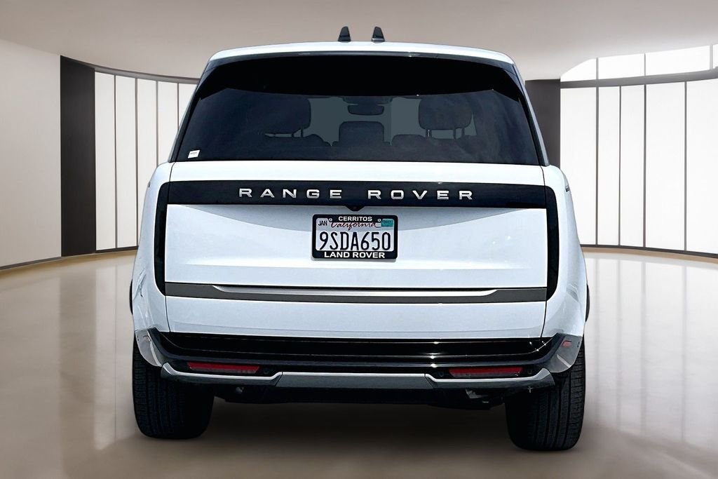 Certified Used 2025 Fuji White Land Rover SE image 5