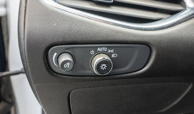 Used 2018 White Chevrolet Premier image 23