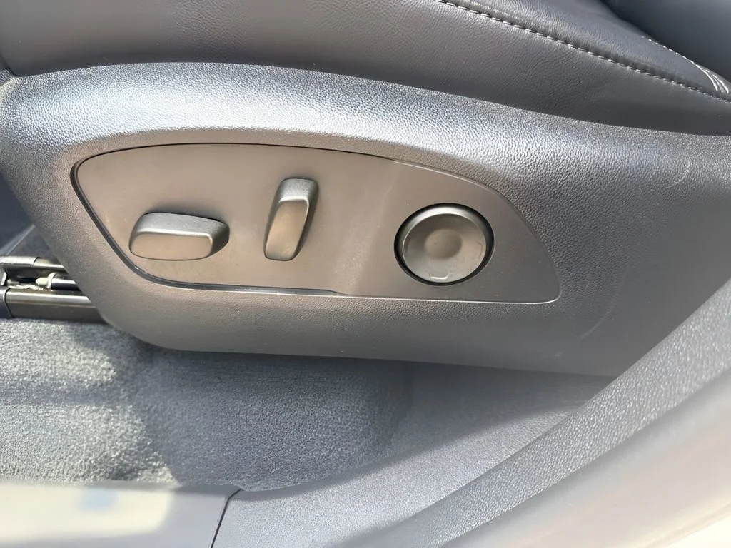 Used 2024 Summit White GMC Elevation image 10