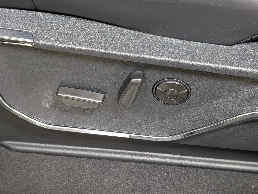 New 2026 Agate Black Metallic Ford F-350® Platinum® image 15