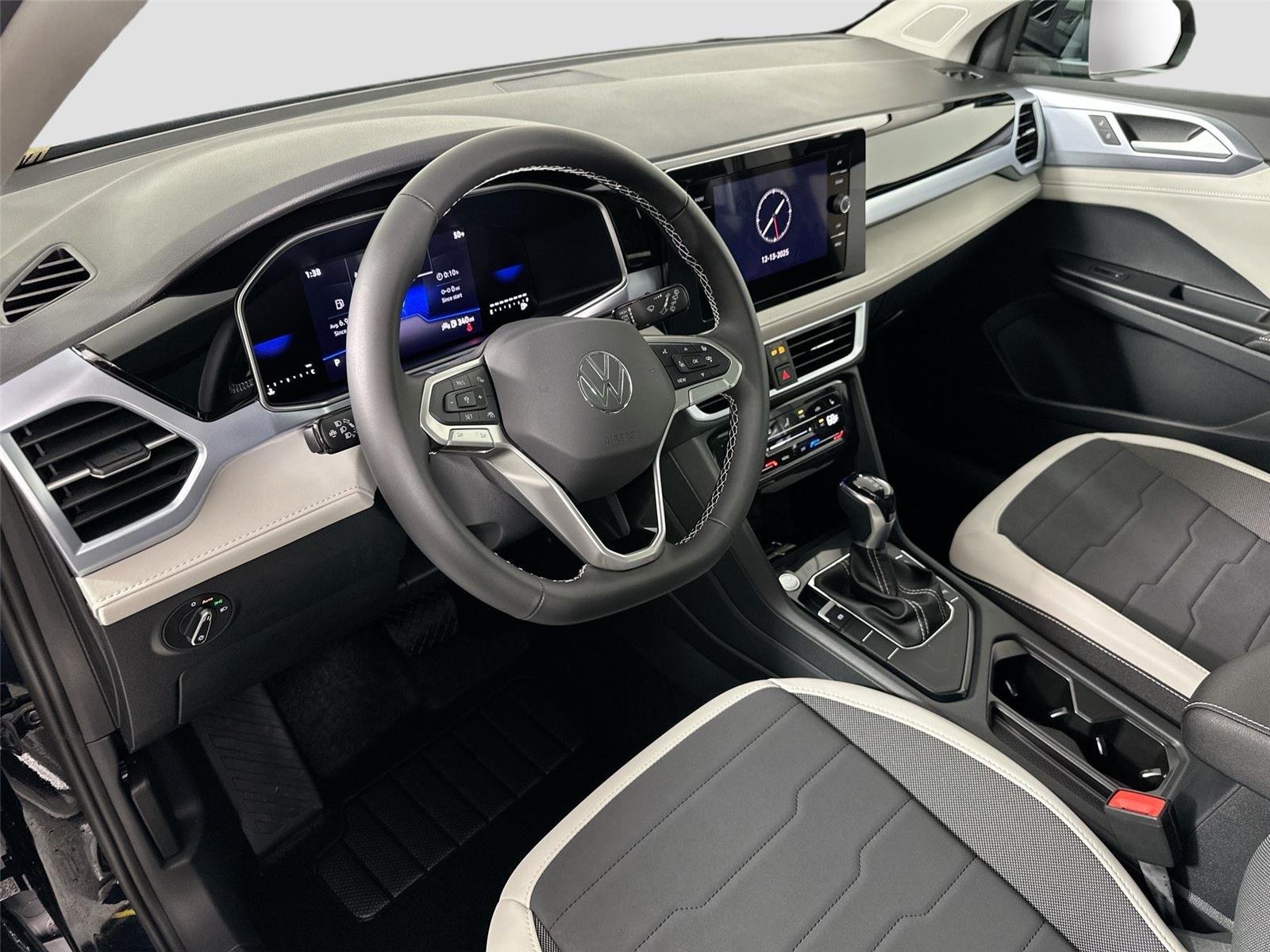 New 2026 Deep Black Pearl Volkswagen SE image 9