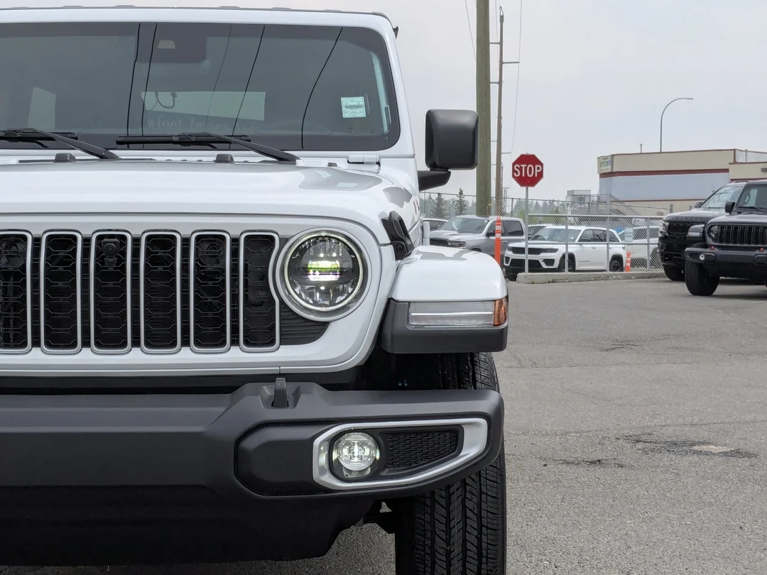 New 2025 White Jeep Sahara - - 4x4 - McKinley Leather Seats - Technology Grp - Safety Grp - Alpine Prem Audio & More! image 9