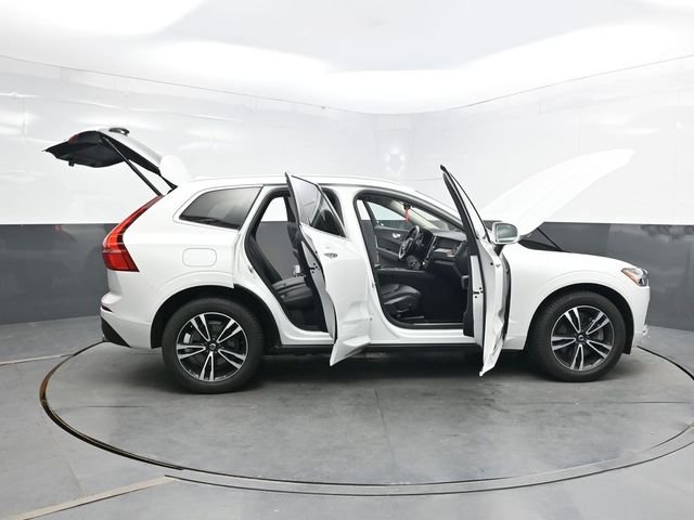 Used 2021 White Volvo T6 Momentum image 62