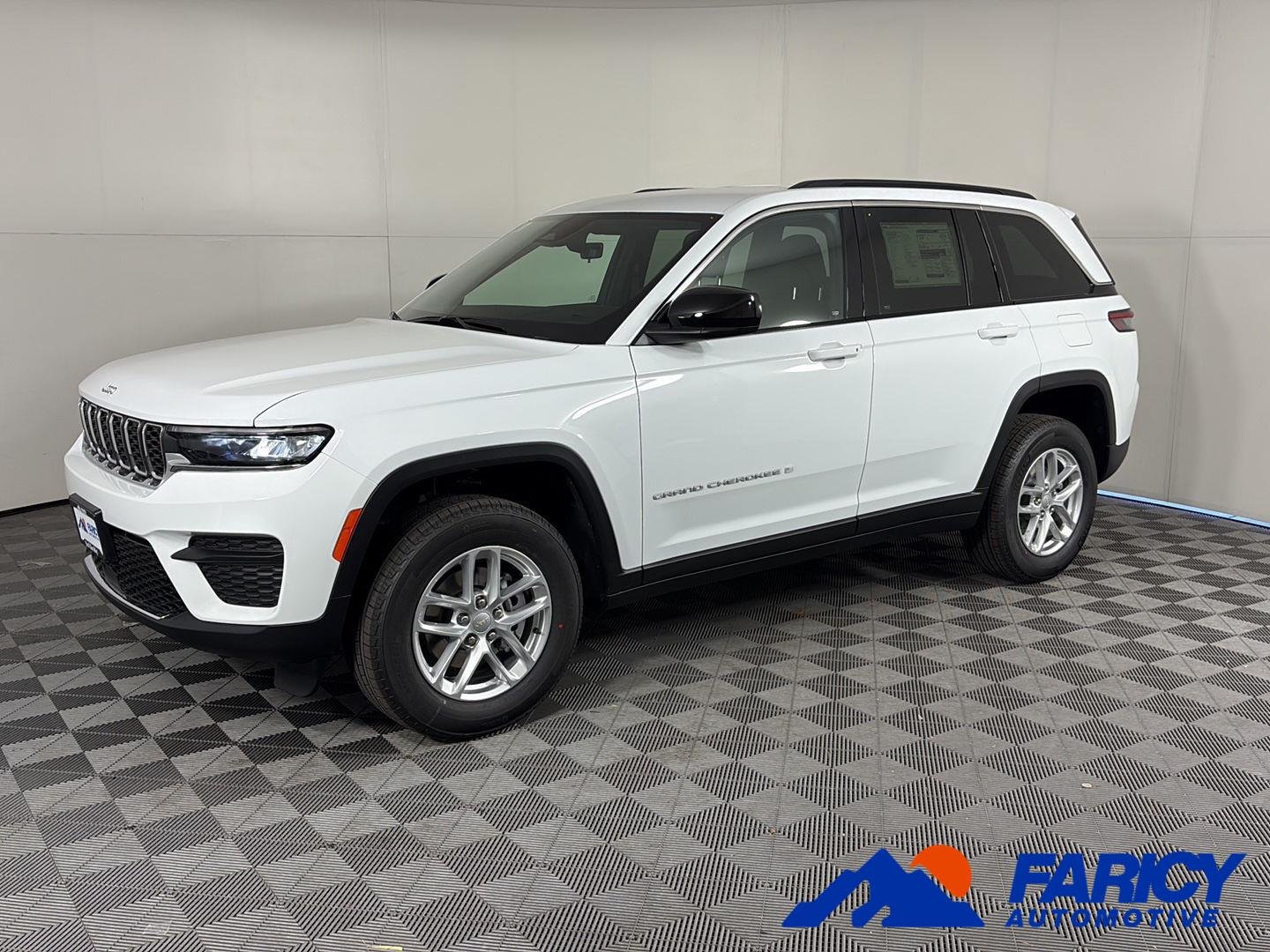 2026 Jeep Grand Cherokee Laredo 4x4's photo