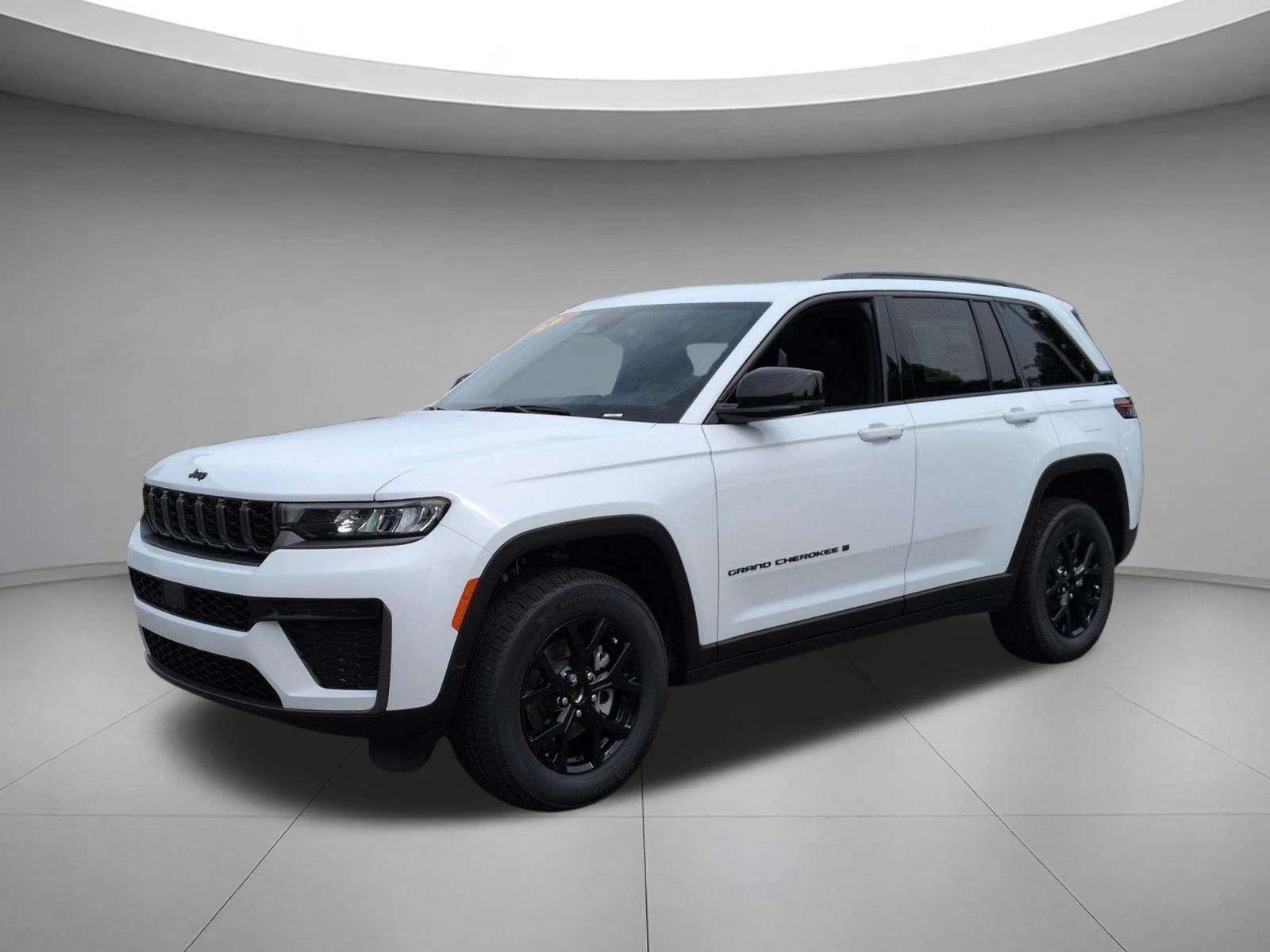 New 2026 Bright White Clear-Coat Exterior Paint Jeep Laredo Altitude image 1