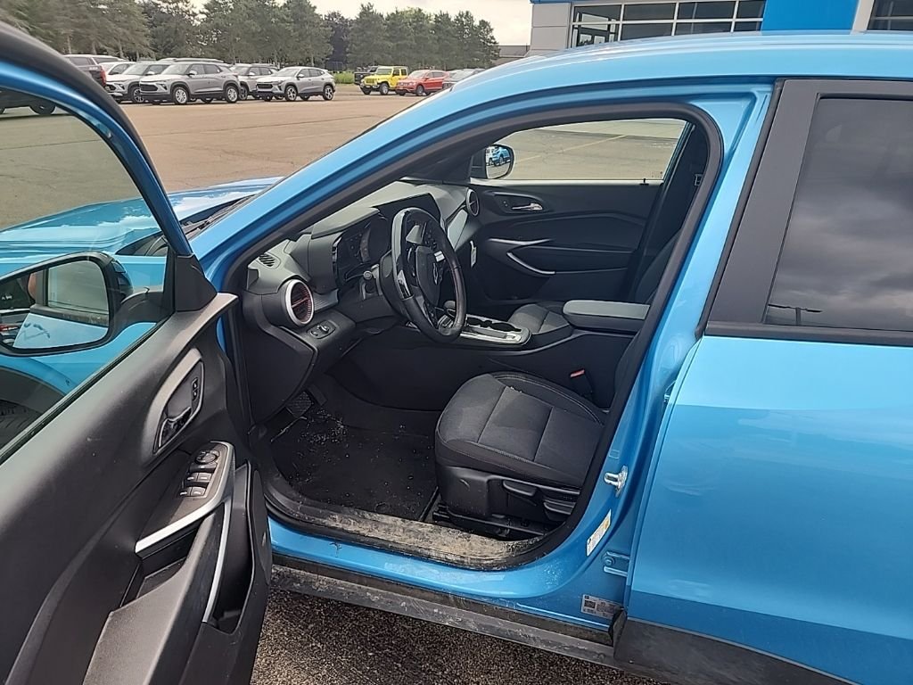 Used 2025 Blue Chevrolet 1RS image 13