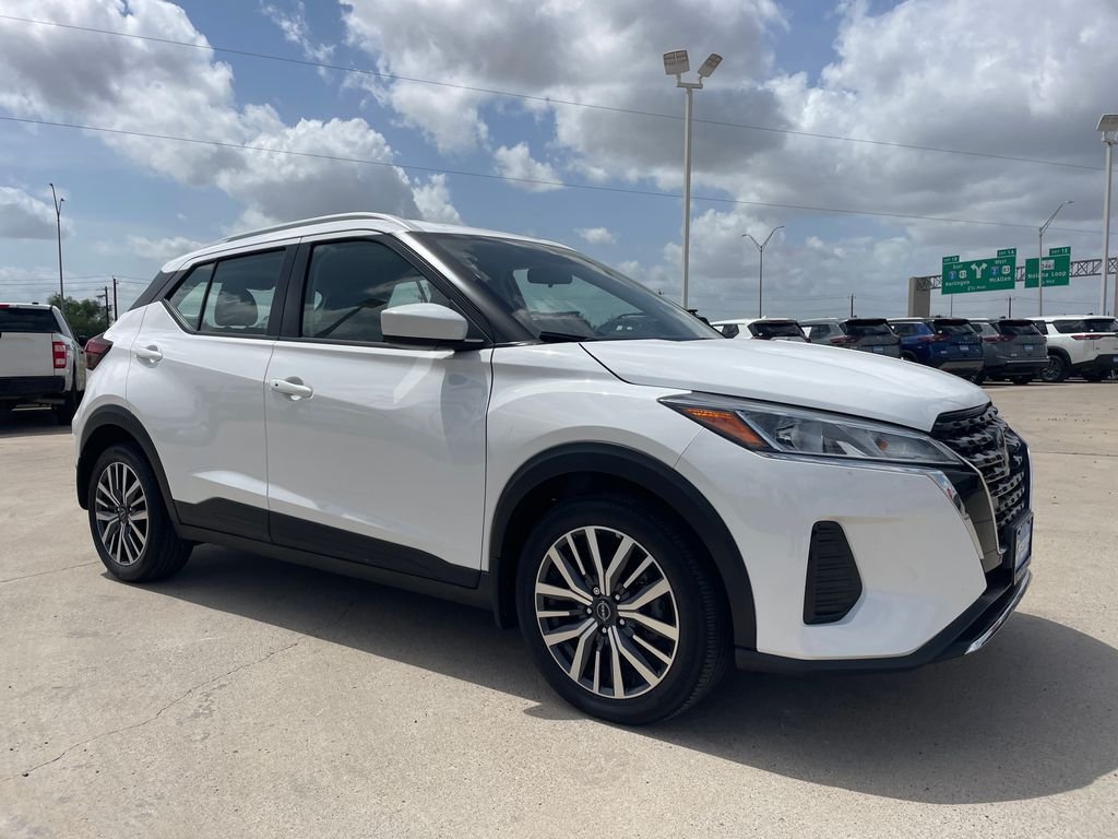 Used 2024 White Nissan SV image 7