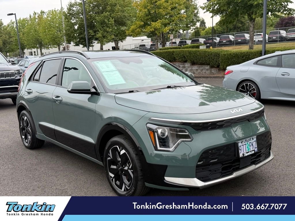 Used 2023 Cityscape Green Kia Wind image 1