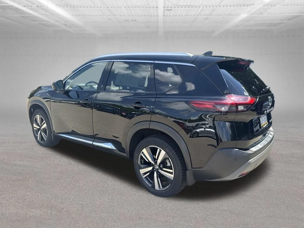 Used 2021 Black Nissan SL image 3