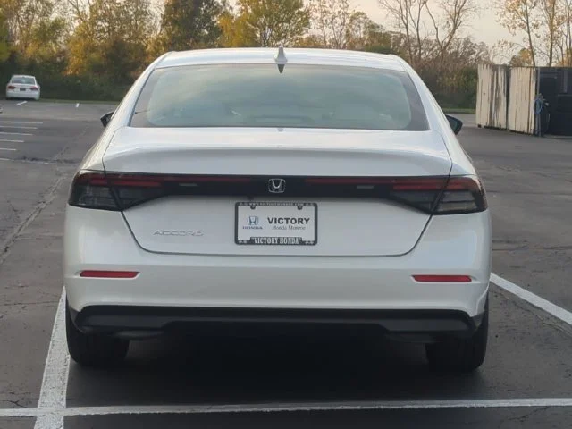 New 2026 Platinum White Pearl Honda LX image 7