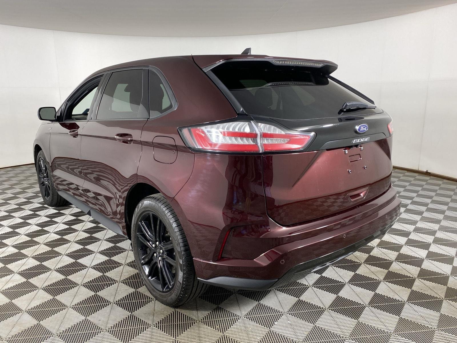 Used 2023 Burgundy Velvet Metallic Tinted Clearcoat Ford ST-Line image 5