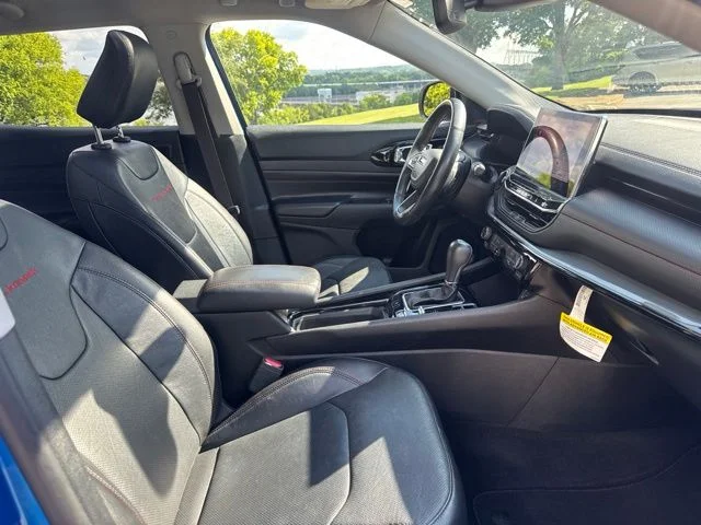 Used 2022 Blue Jeep Trailhawk image 10