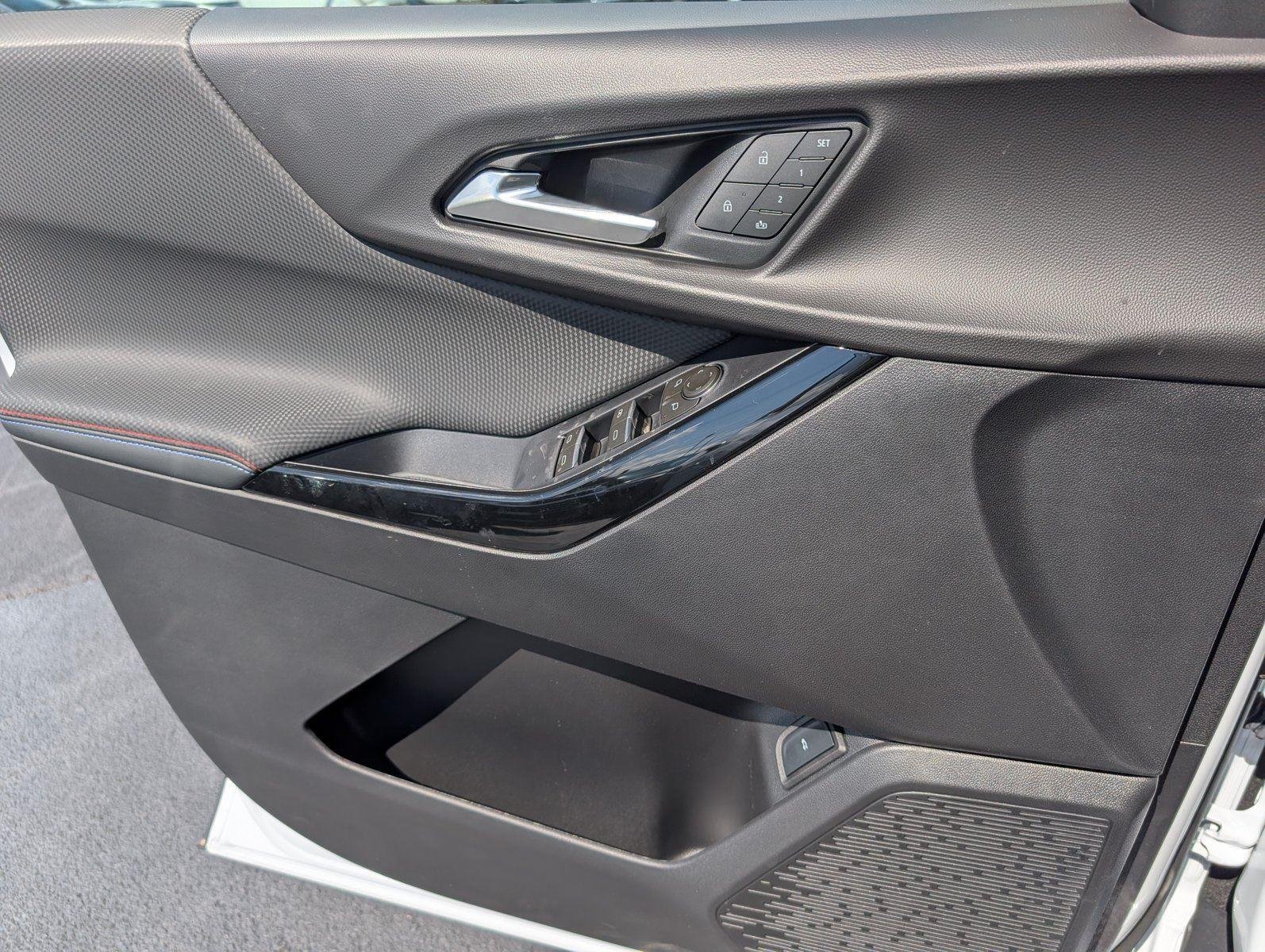 New 2026 Polar White Tricoat Chevrolet RS image 14