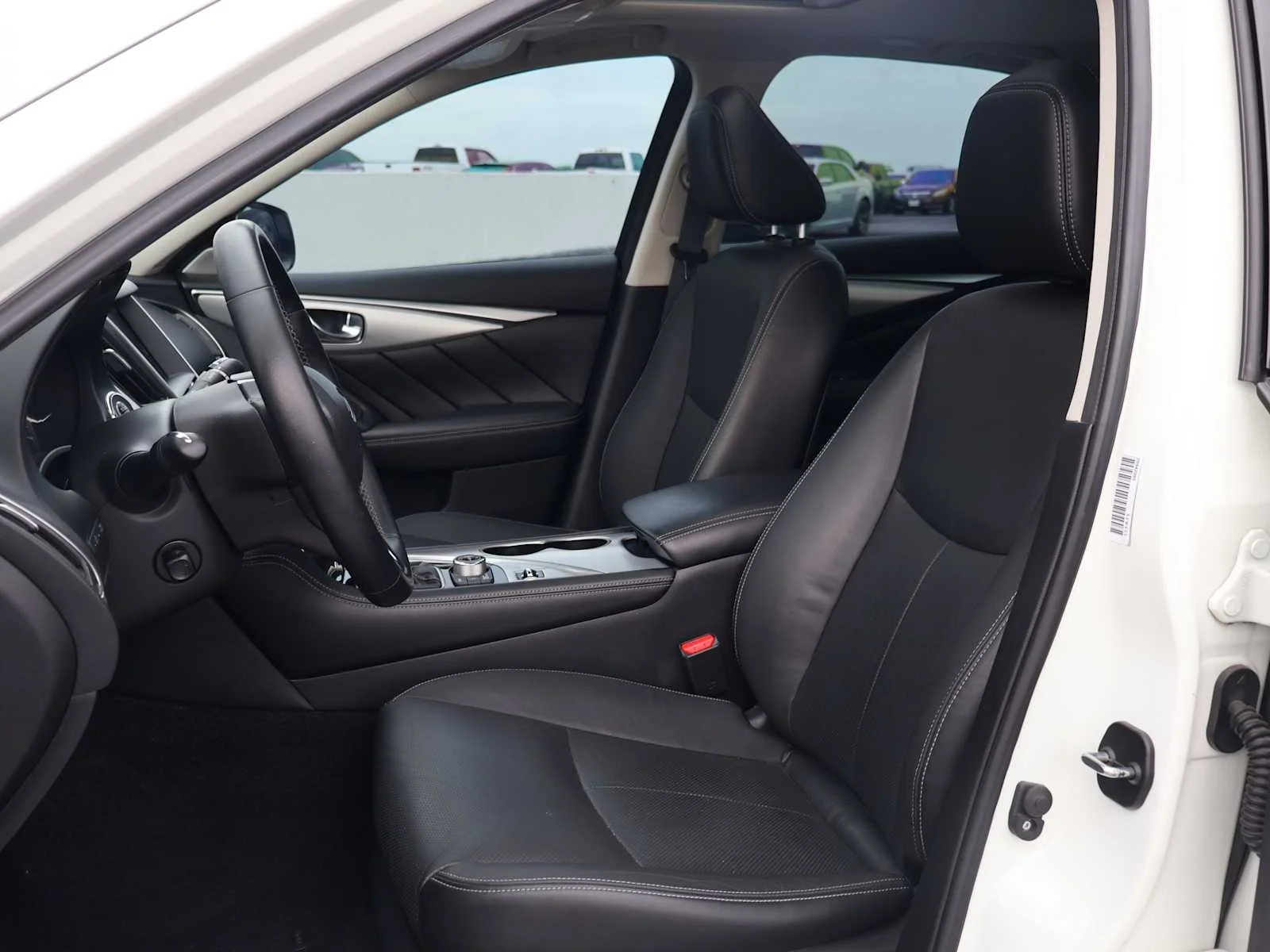 Certified Used 2022 Pure White INFINITI LUXE image 11