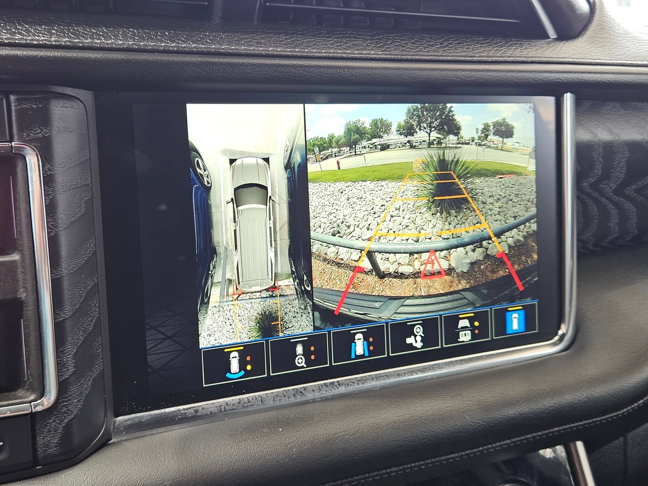 2022 GMC Yukon Denali - Photo 20