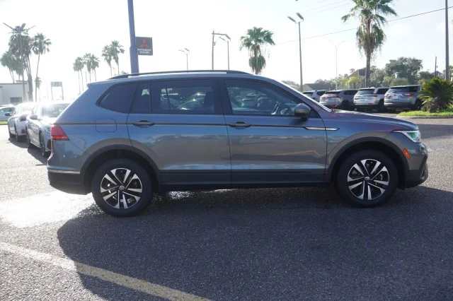 Used 2022 GRAY Volkswagen S image 4