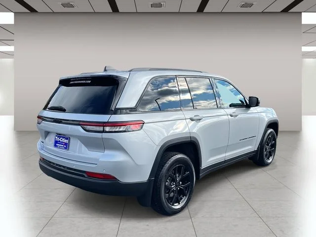 New 2025 Silver Zynith Exterior Paint Jeep  image 3