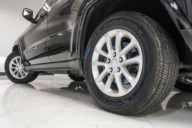 Used 2022 Black Jeep Laredo E image 29