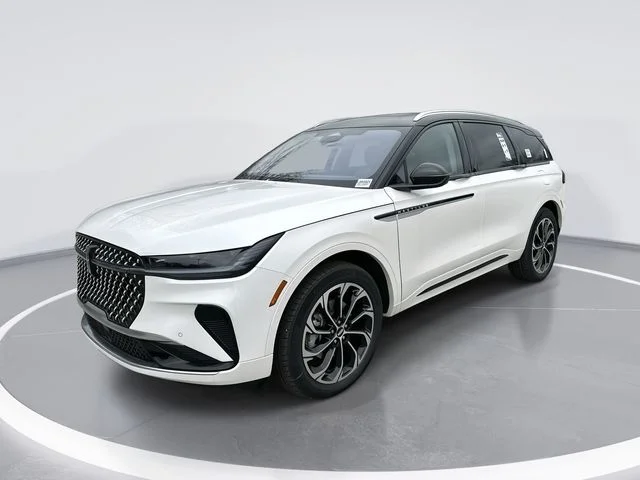 Used 2025 White Lincoln Reserve image 1