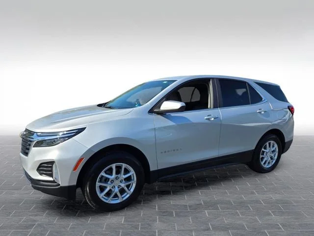 Used 2022 Silver Ice Metallic Chevrolet LT image 3