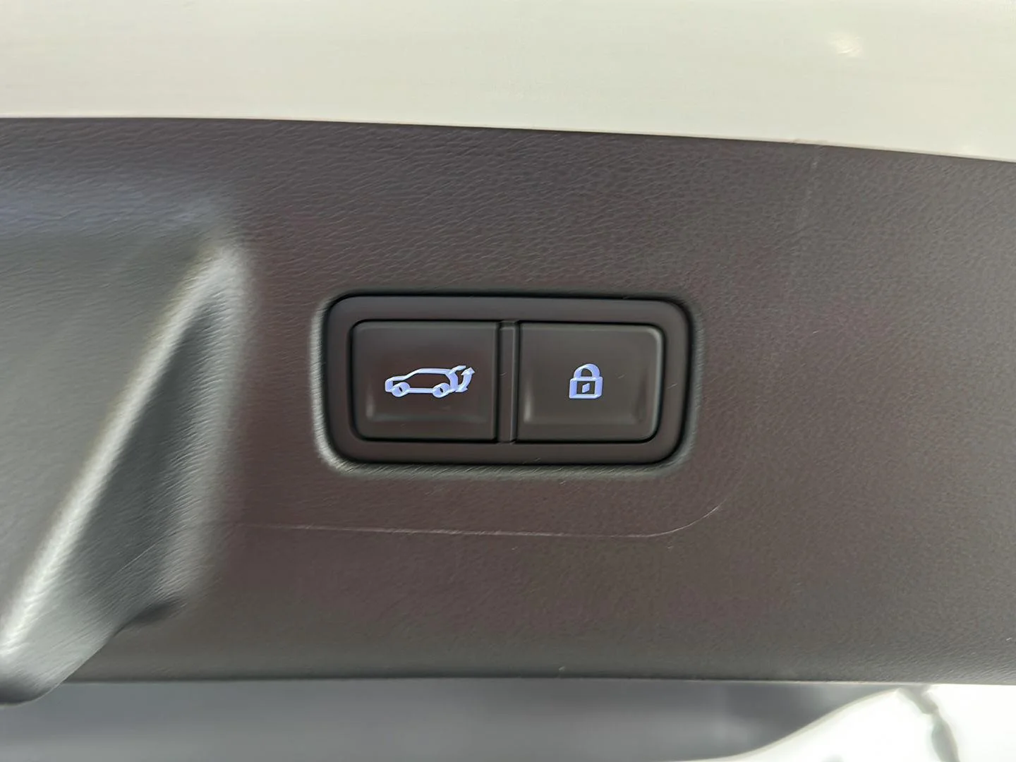 Used 2025 Serenity White Hyundai SEL image 31