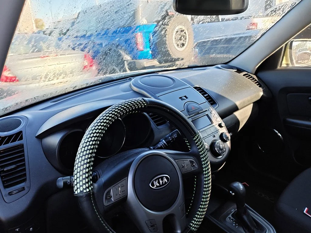 Used 2011 Green Kia Plus image 3
