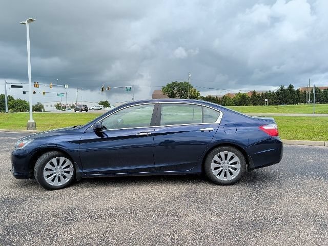 Used 2013 Still Night Pearl Honda EX-L image 24