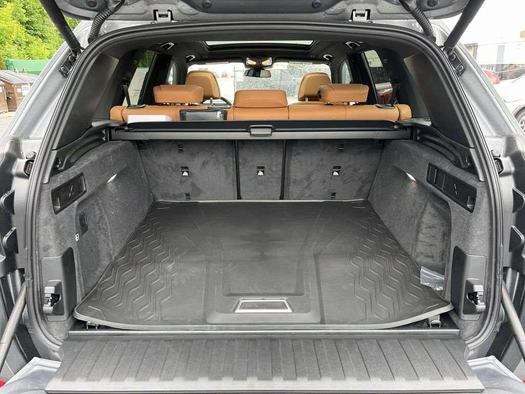 New 2026 Gray Metallic BMW xDrive40i image 24