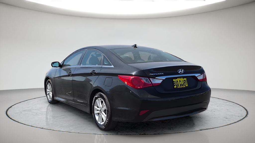 Used 2014 Black Hyundai GLS image 9