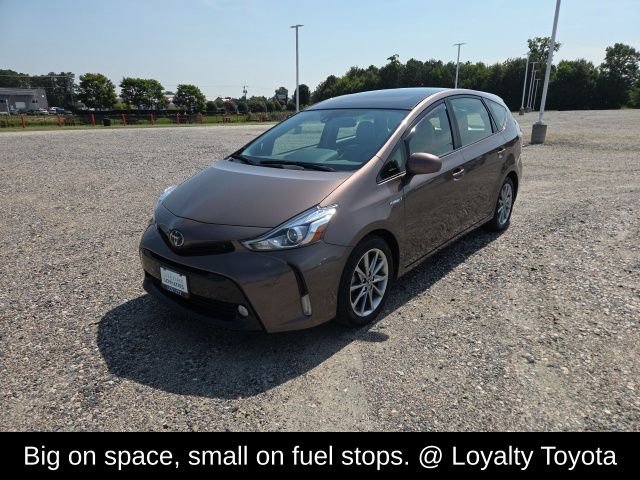 2017 Toyota Prius v Five