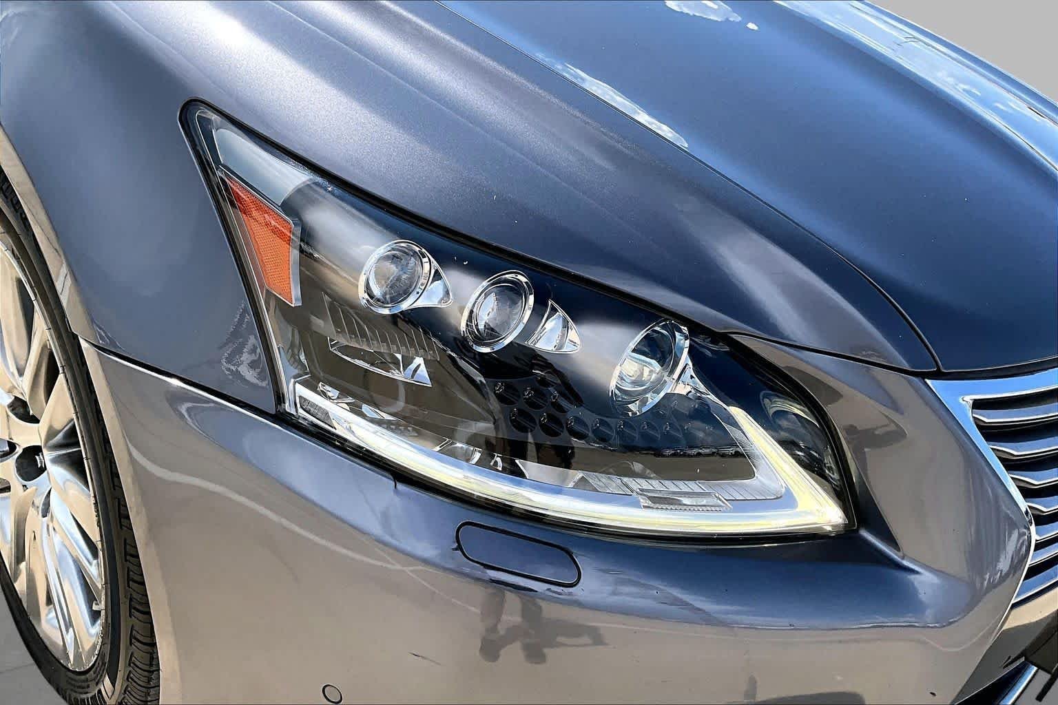 Used 2015 Nebula Gray Pearl Lexus  image 28