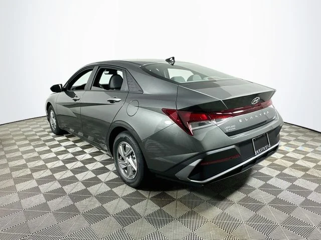 New 2026 Hyundai ELANTRA SE