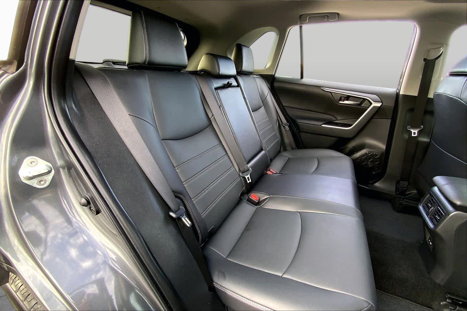 Used 2024 Magnetic Gray Metallic Toyota Hybrid XLE Premium image 19