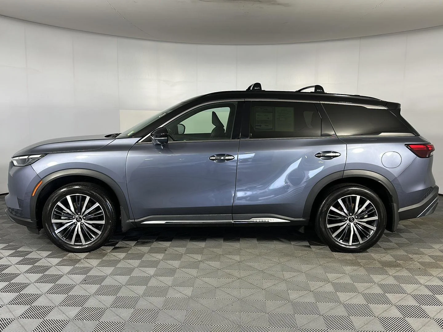 Used 2024 Moonbow Blue/Black Obsidian INFINITI AUTOGRAPH image 5