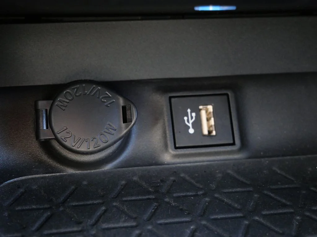 2025 Toyota RAV4 XSE - Photo 21