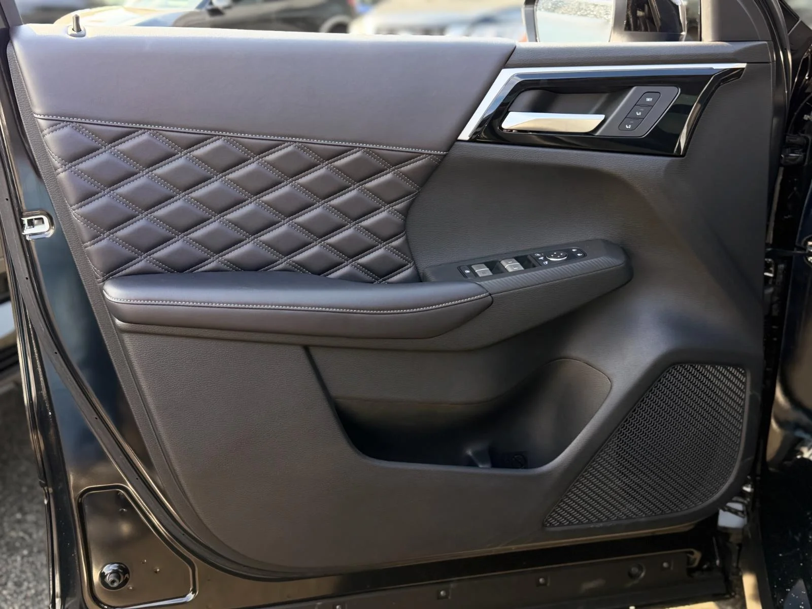 2025 Mitsubishi Outlander Plug-in Hybrid SEL - Photo 14