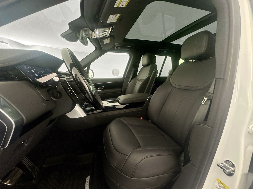 New 2026 Fuji White Land Rover SE image 20