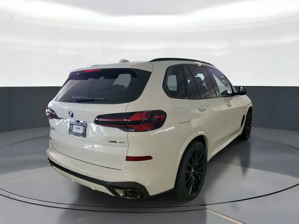 Used 2026 Alpine White BMW sDrive40i image 3