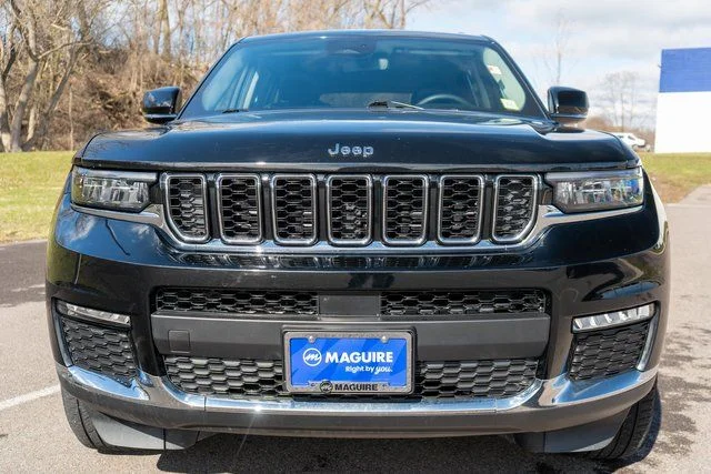 Used 2023 Black Jeep Limited image 3