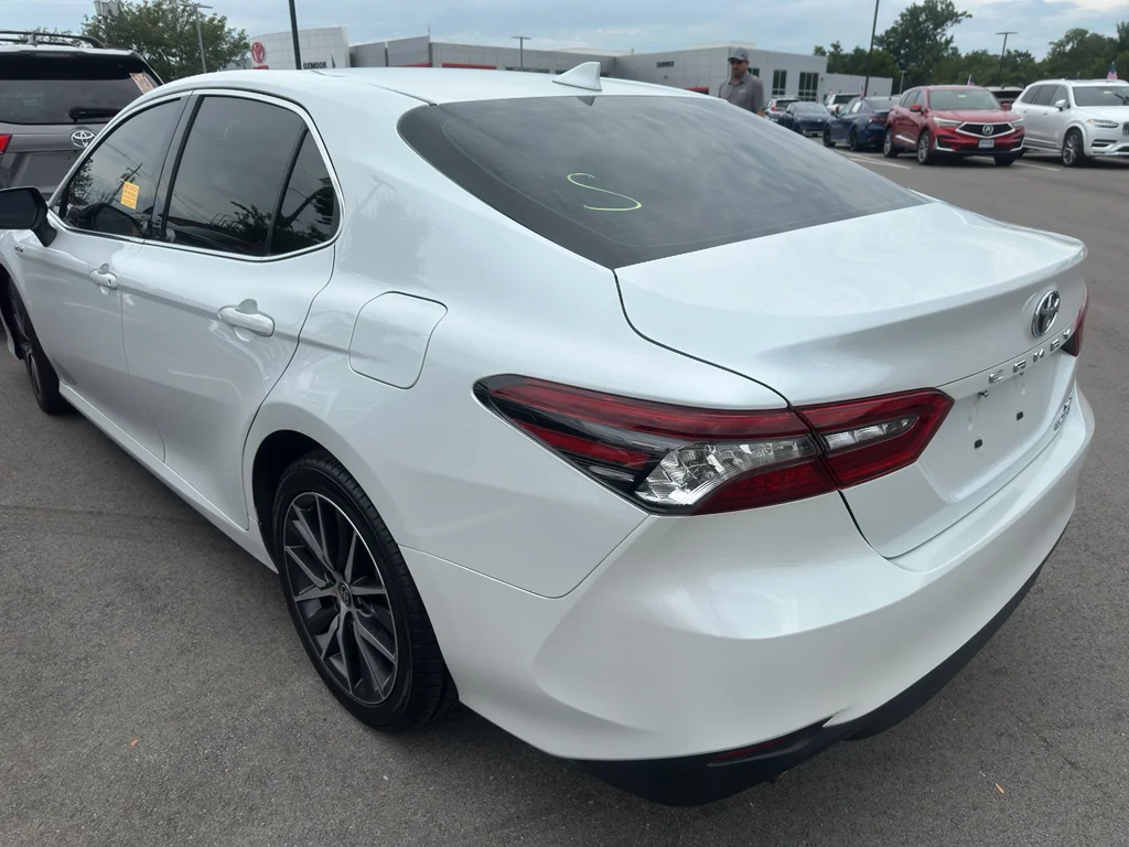 Used 2021 Wind Chill Pearl Toyota Hybrid XLE image 3