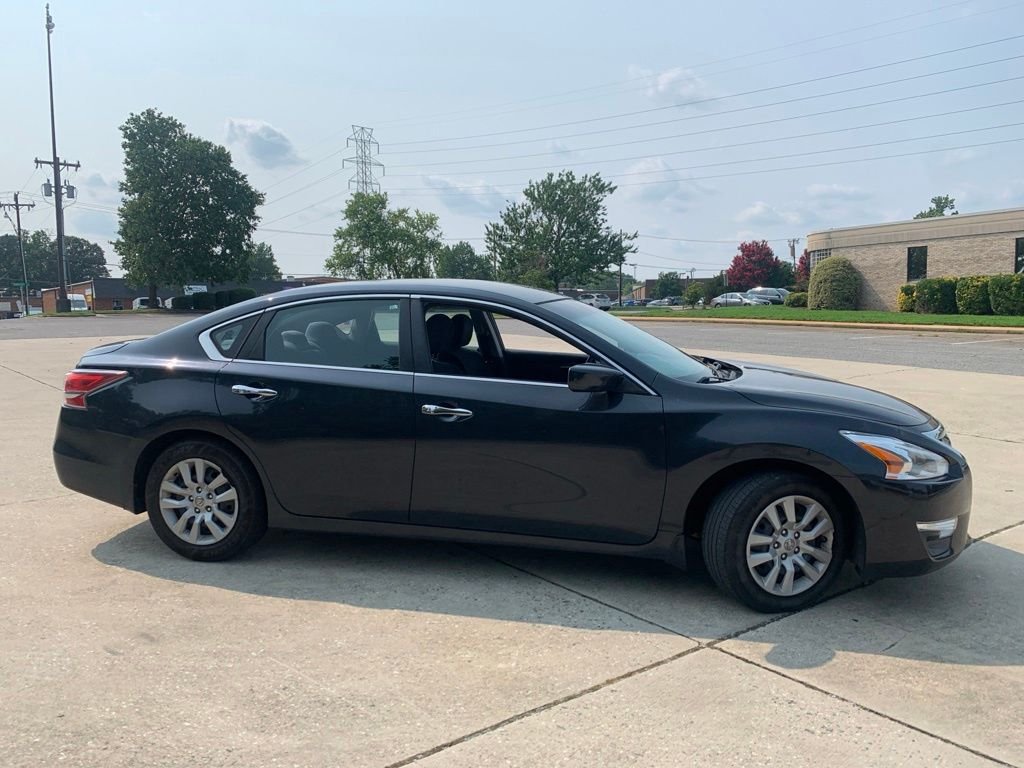 Used 2015 Blue Nissan 2.5 S image 8