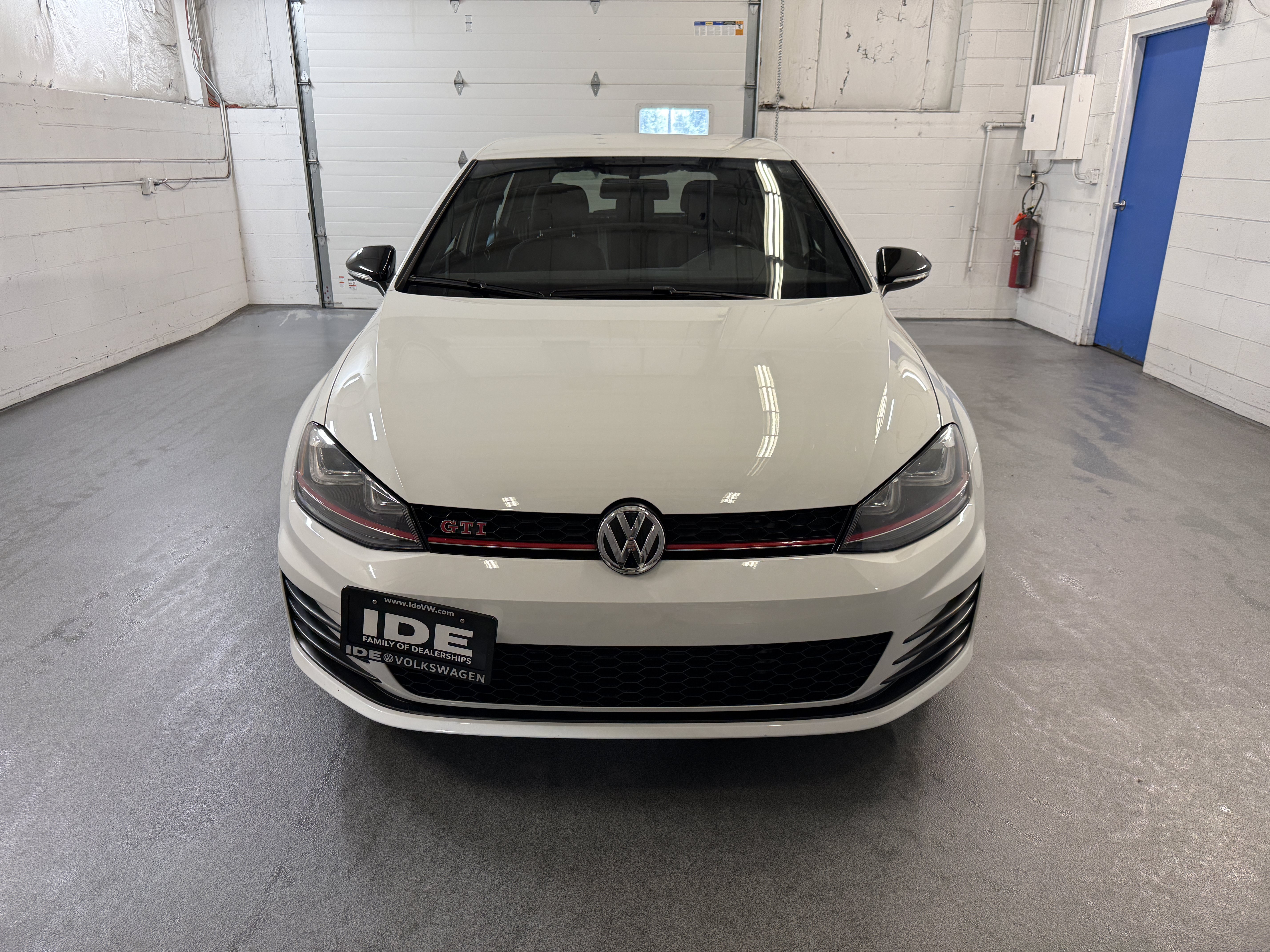 Used 2017 Pure White Volkswagen Sport image 3