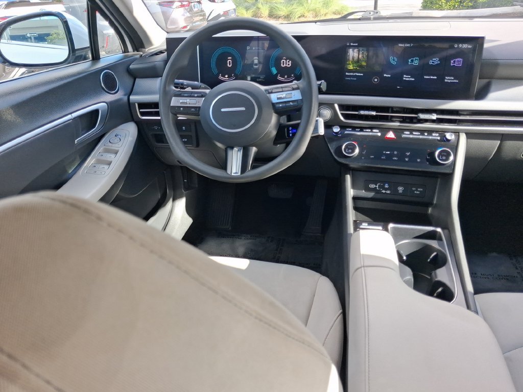 Used 2024 White Hyundai SEL image 15