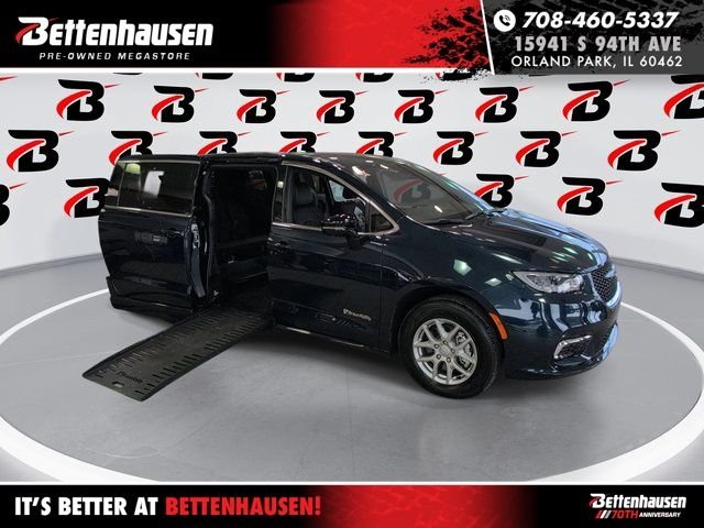 2025 Chrysler Pacifica Select