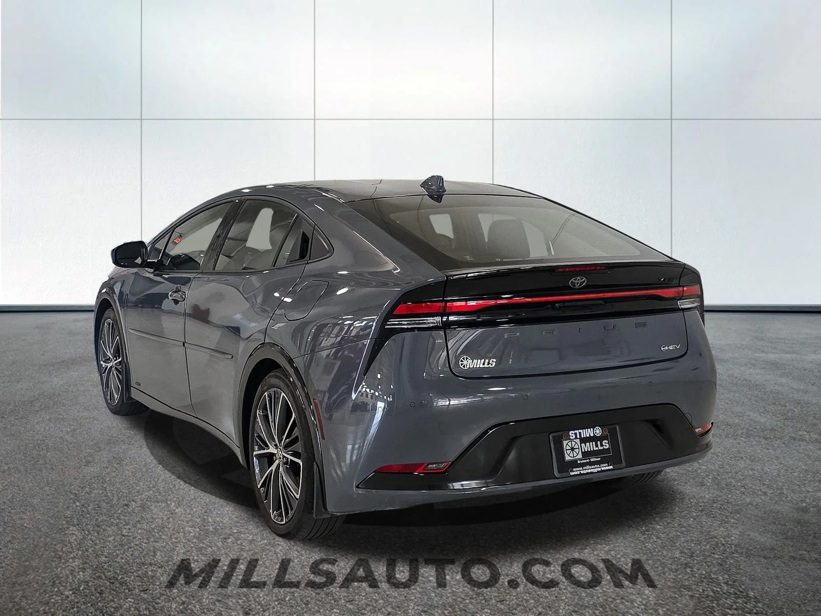 Used 2025 Gray Toyota XLE image 5