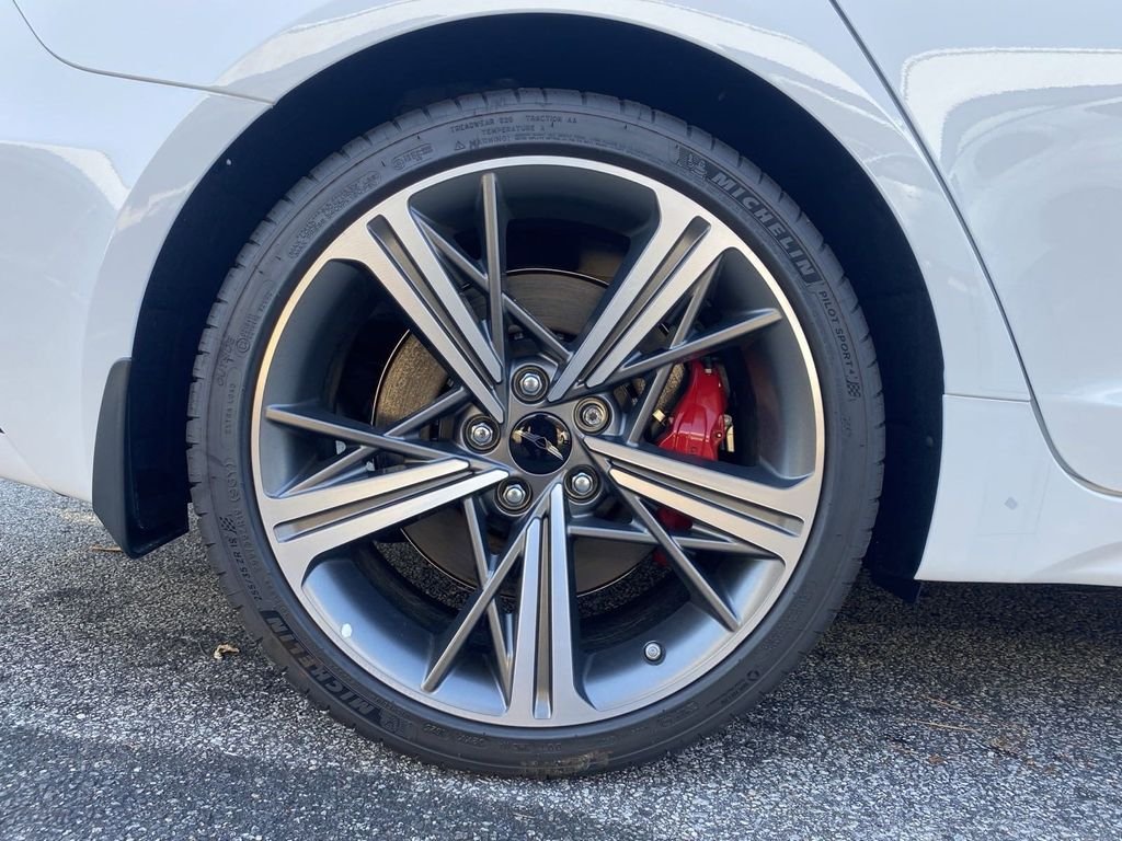 New 2025 White Genesis 3.3T SPORT PRESTIGE image 18